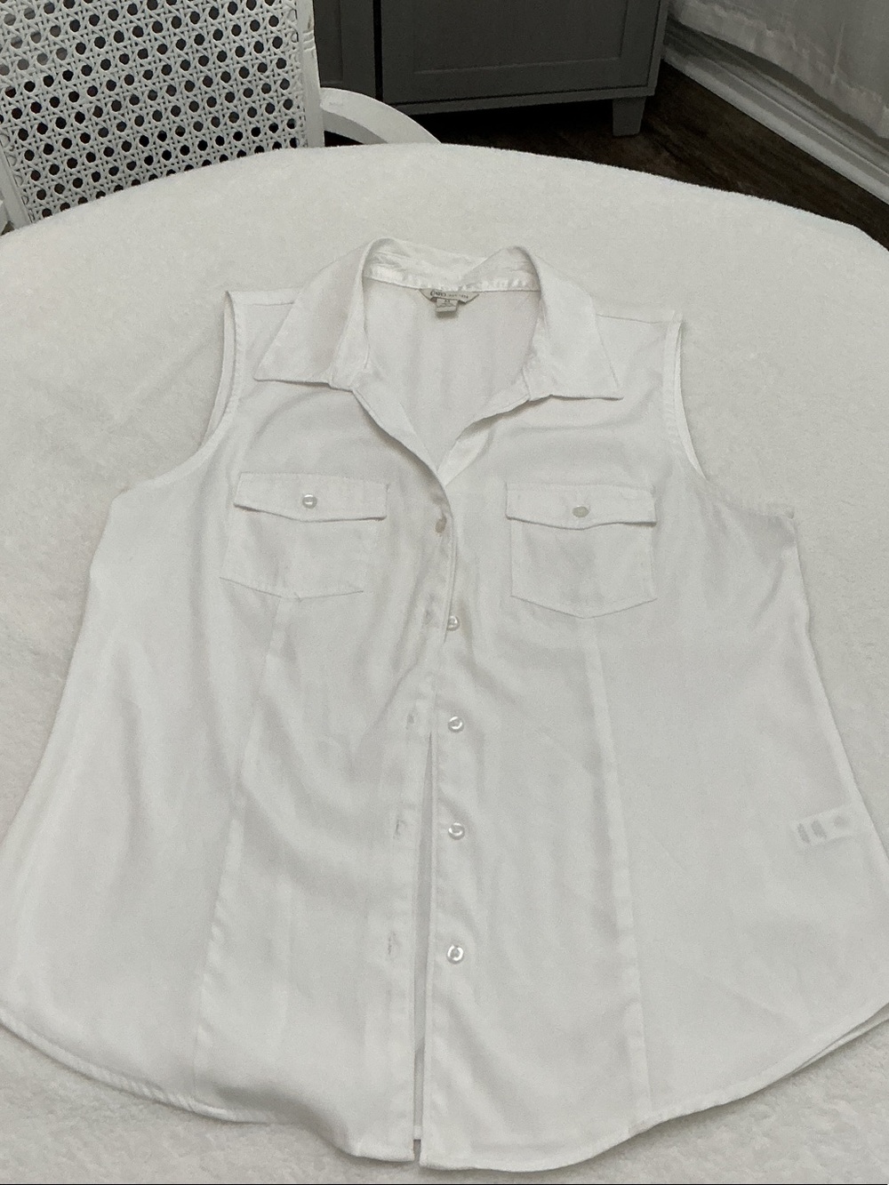 Cato White Sleeveless Button-Down Shirt with Chest Pockets